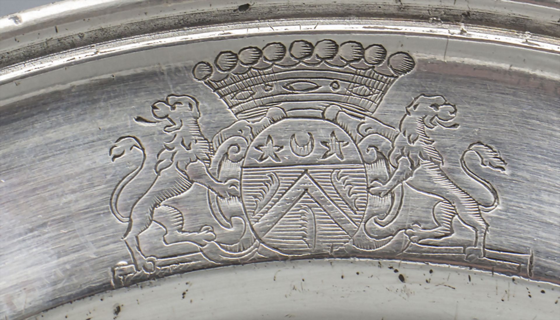 Barock Platte mit Adelswappen / A Baroque plate with noble coat of arms, Frankreich, 18. Jh. - Bild 2 aus 5