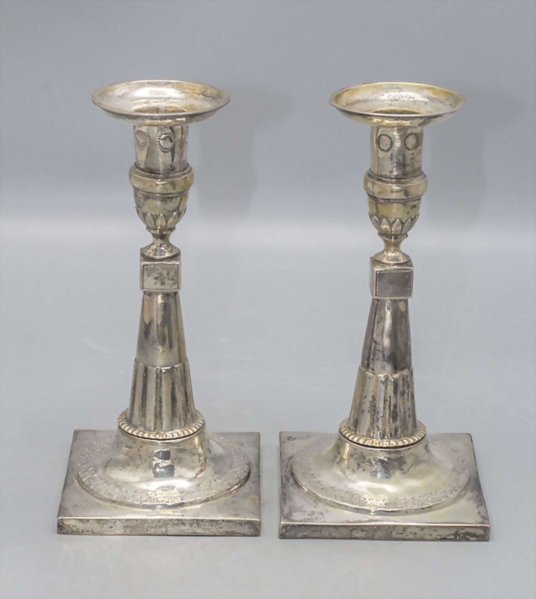 Paar Louis-Seize Kerzenleuchter / A pair of silver candlesticks, Gottlieb Johann Biller, ...