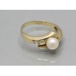 Damenring mit Perle und Diamanten / A ladies 8 ct gold ring with a pearl and diamonds