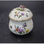 Zuckerdose mit Reliefdekor / A lidded sugar bowl with flowers, Meissen, Punktzeit, Mitte 18. Jh.