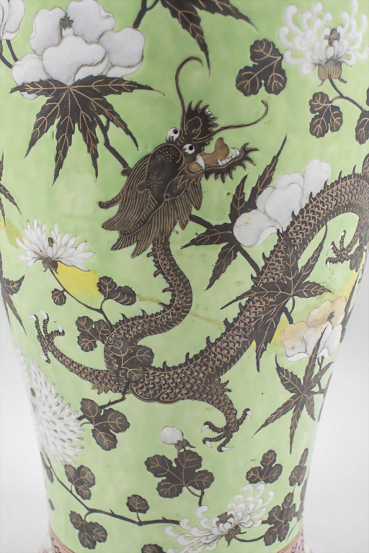 Große Drachen-Deckelvase / A large lidded dragon vase, China, Qing Dynastie (1644-1911), ... - Bild 5 aus 11