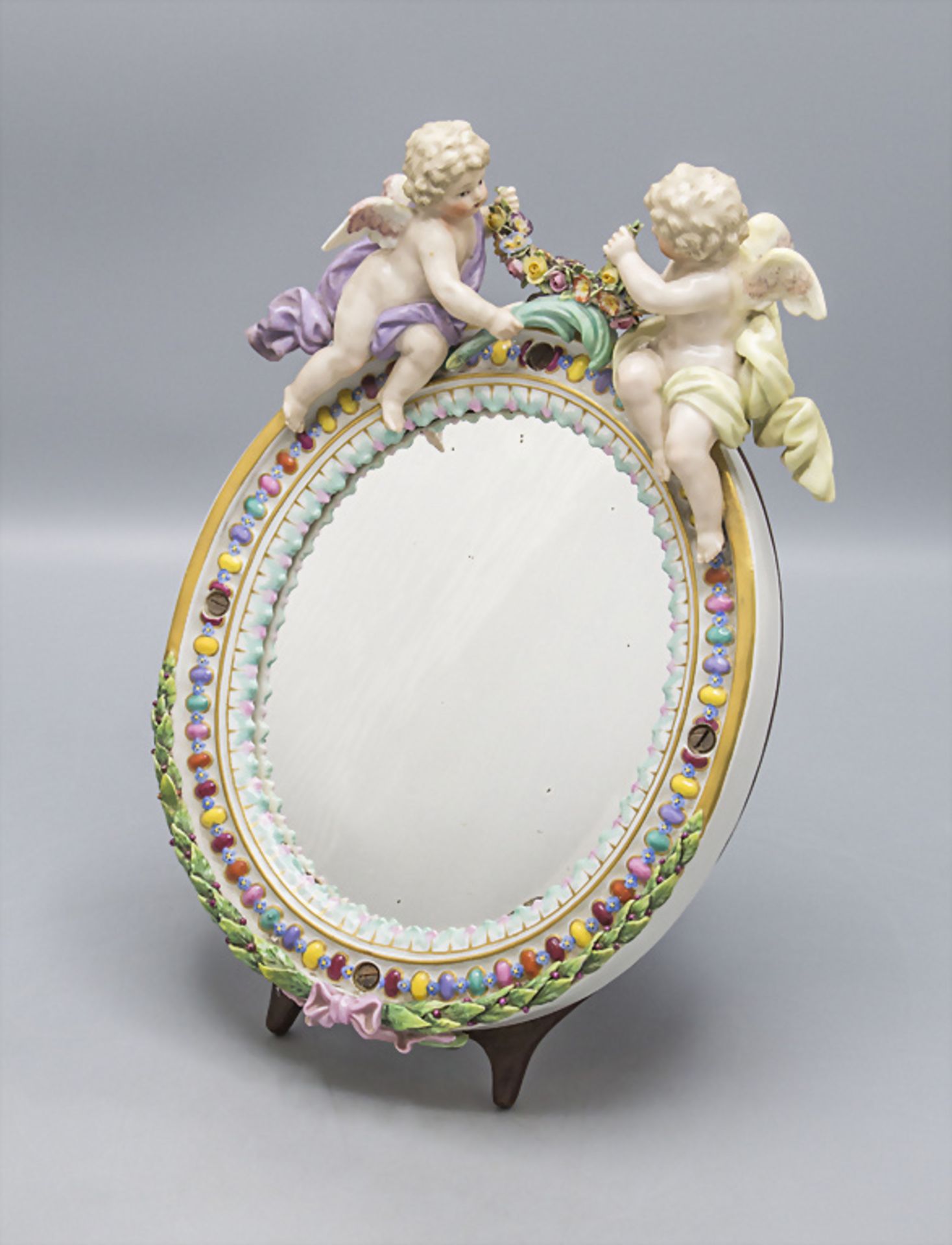 Ovaler Tischspiegel mit 2 Putten / An oval mirror with 2 cherubs, Meissen, Mitte 19. Jh.