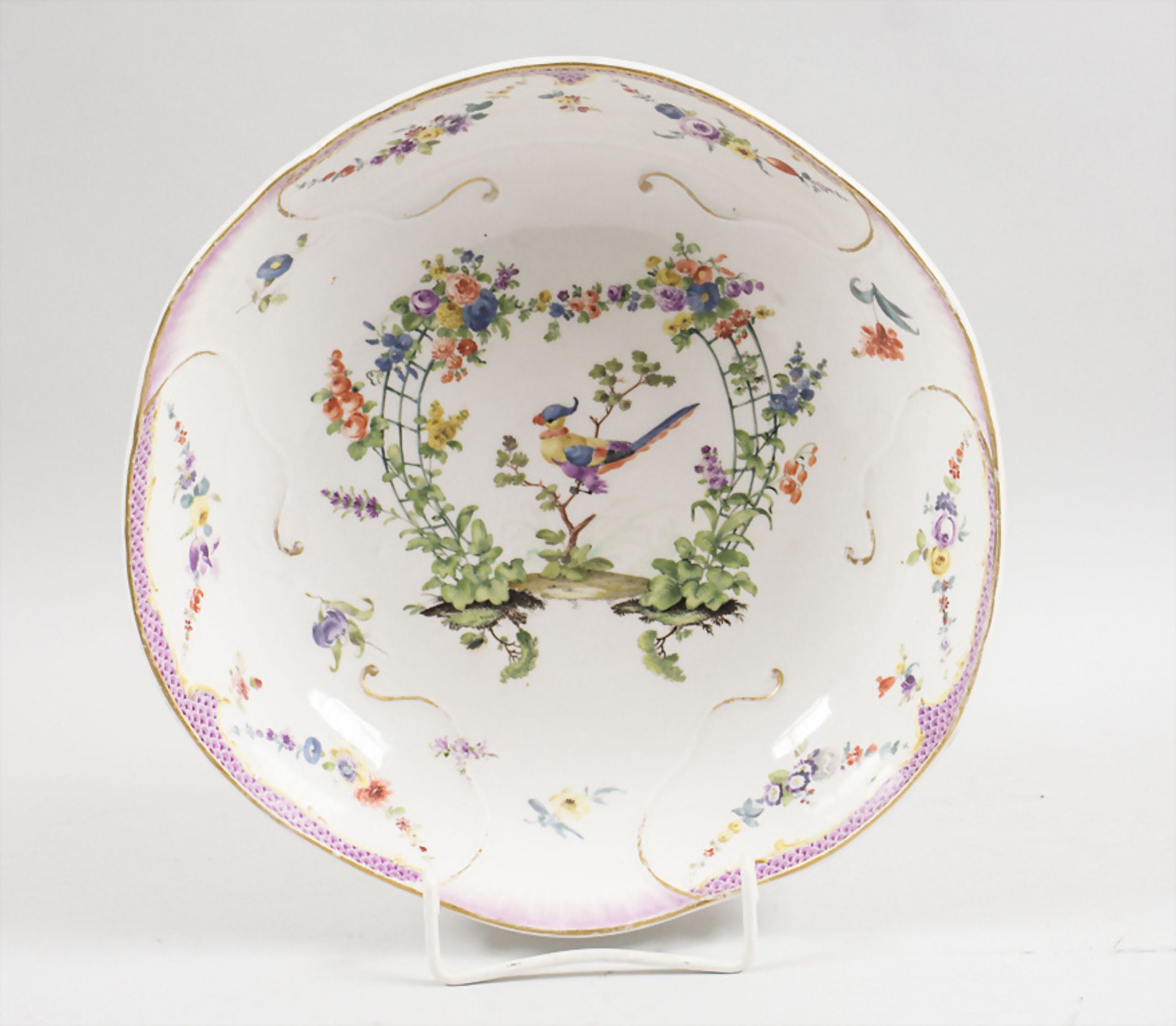 Große Schale mit Paradiesvogel / A large bowl with a paradise bird, Meissen, um 1770