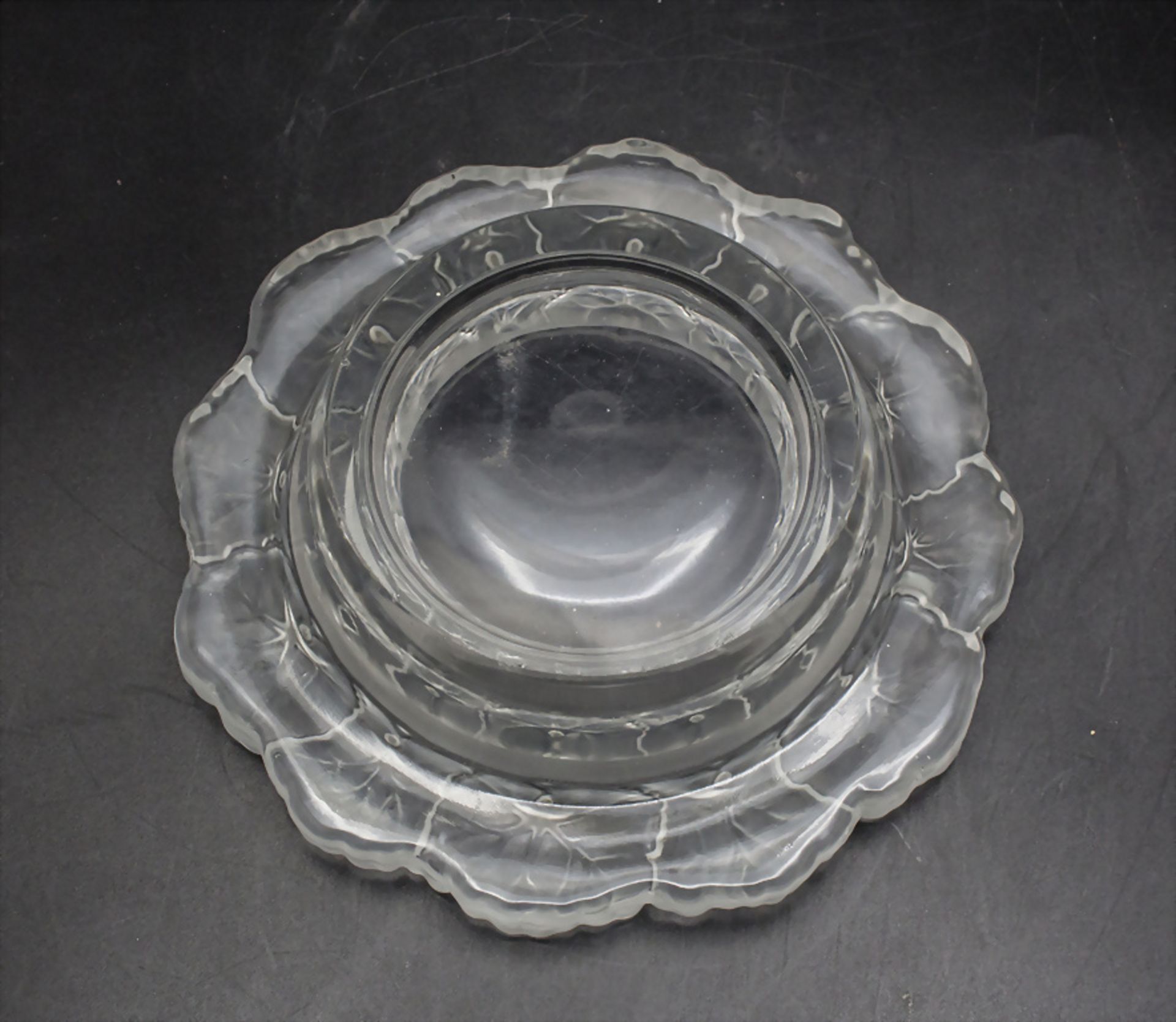 Zierschale 'Honfleur' / A decorative crystal glass bowl with geranium pattern, Lalique, Paris, ... - Bild 4 aus 4