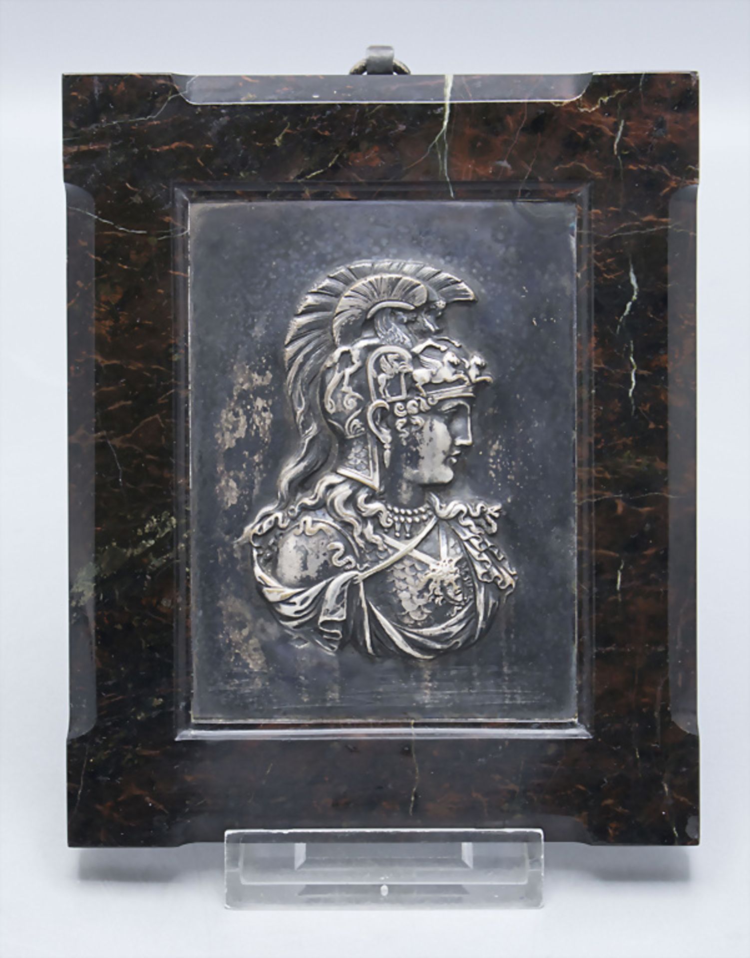 Porträt eines römischen Feldherrn im Marmorrahmen / A portrait of a Roman general in a marble ...