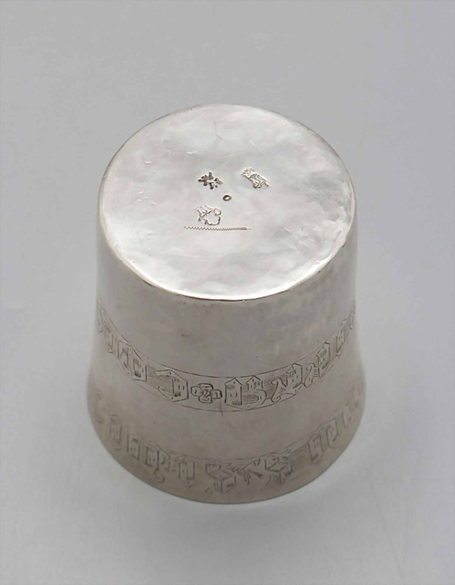 Kiddusch-Becher / A silver kiddush beaker / Une goblet de kiddouch, N. Mouzin, Metz, 1734-1735 - Bild 3 aus 4