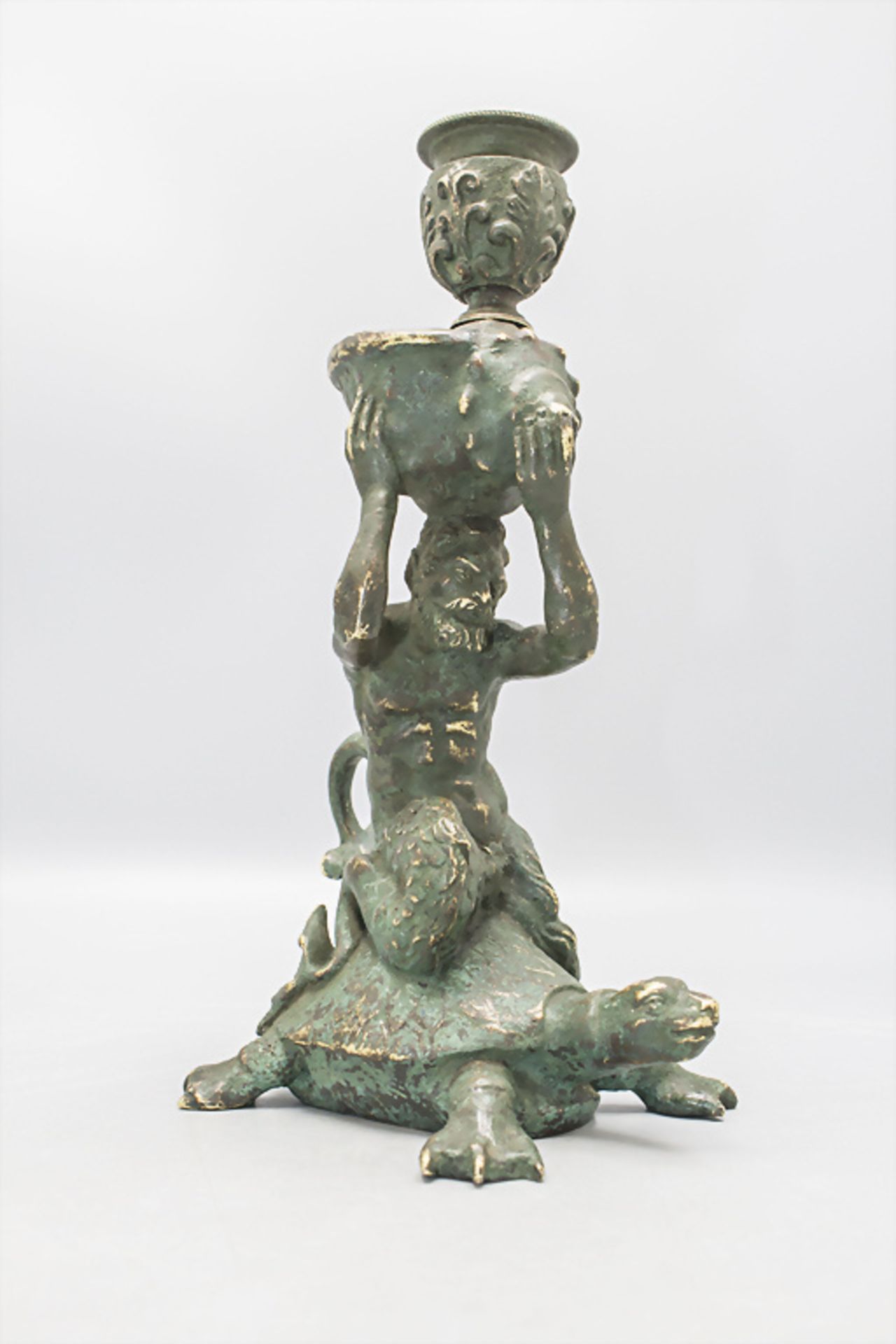 Bronzeleuchter 'Triton auf Schildkröte' / A bronze candle holder of a Triton on a tortoise, ... - Image 2 of 5