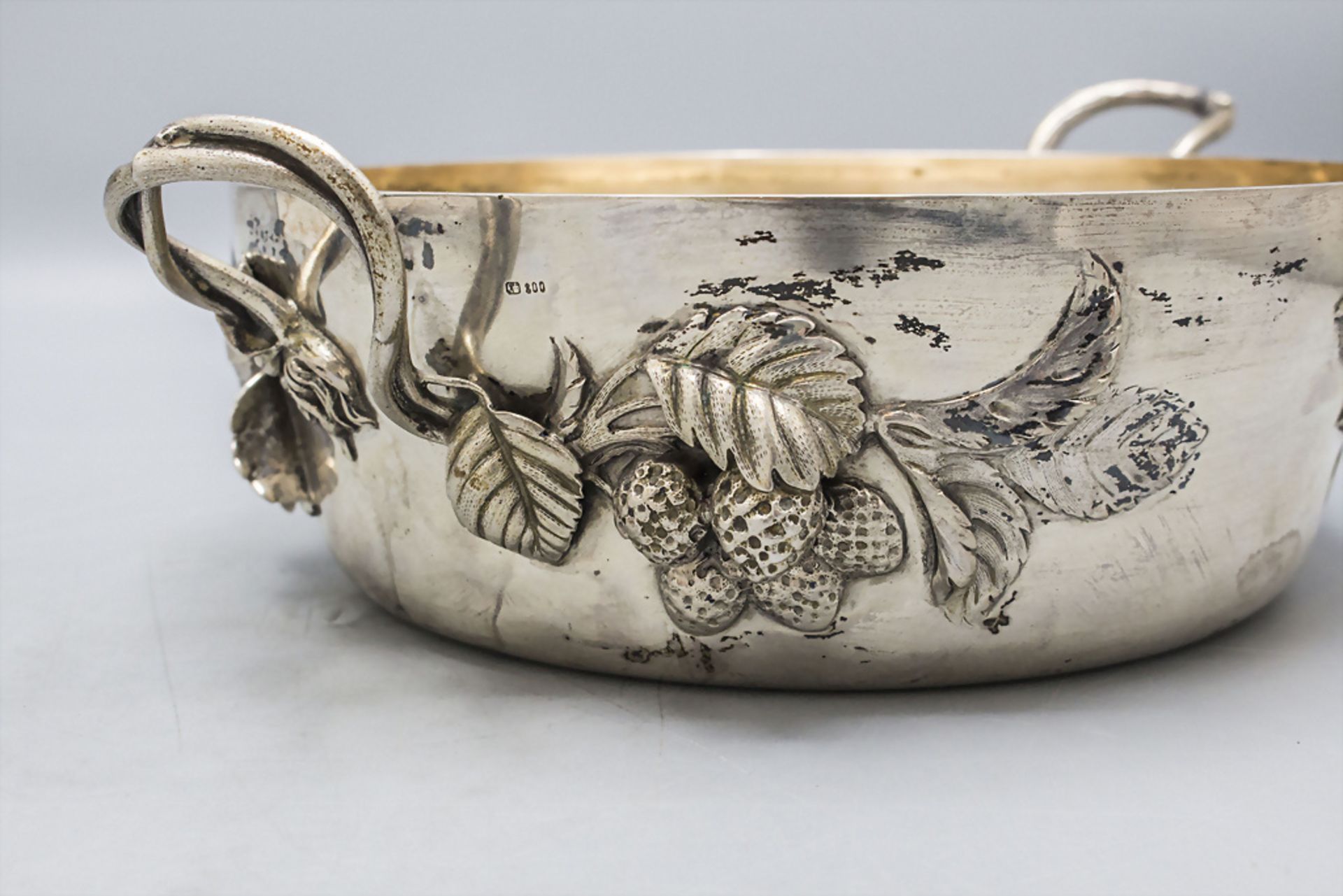 Jugendstil Silberschale mit Mispeln und Erdbeeren / An Art Nouveau silver bowl with medlars ... - Bild 7 aus 8