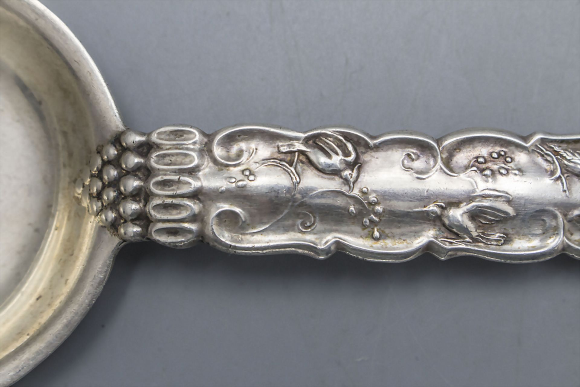 Art Déco Sahnelöffel mit Vogeldekor / An Art Deco silver serving spoon with birds, Bruckmann & ... - Bild 3 aus 4