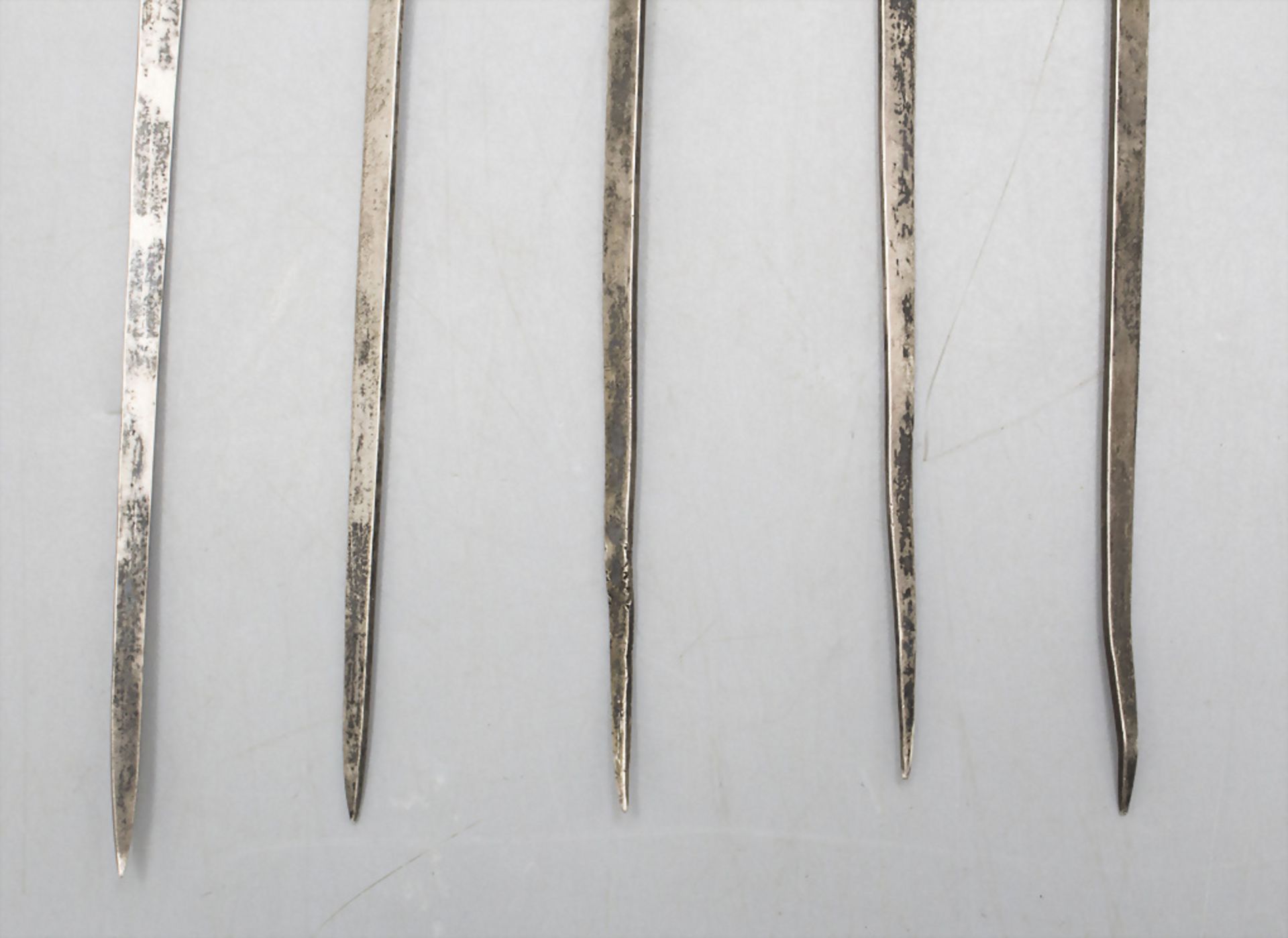 5 Fleischspieße / 5 silver meat skewers, Nimes, 1819-1839 - Image 3 of 3