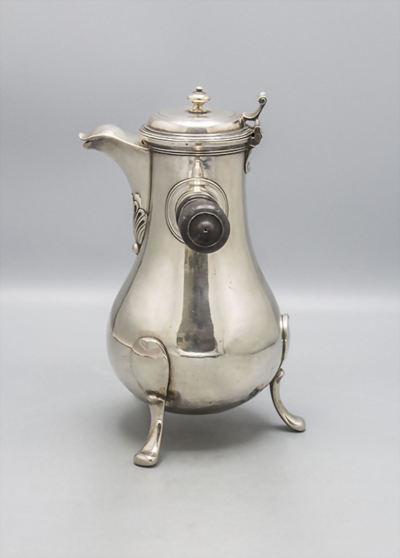 Barock Kaffeekanne / A Baroque silver coffee pot, Jacques Chambert, Versailles, 1764 - Image 5 of 9