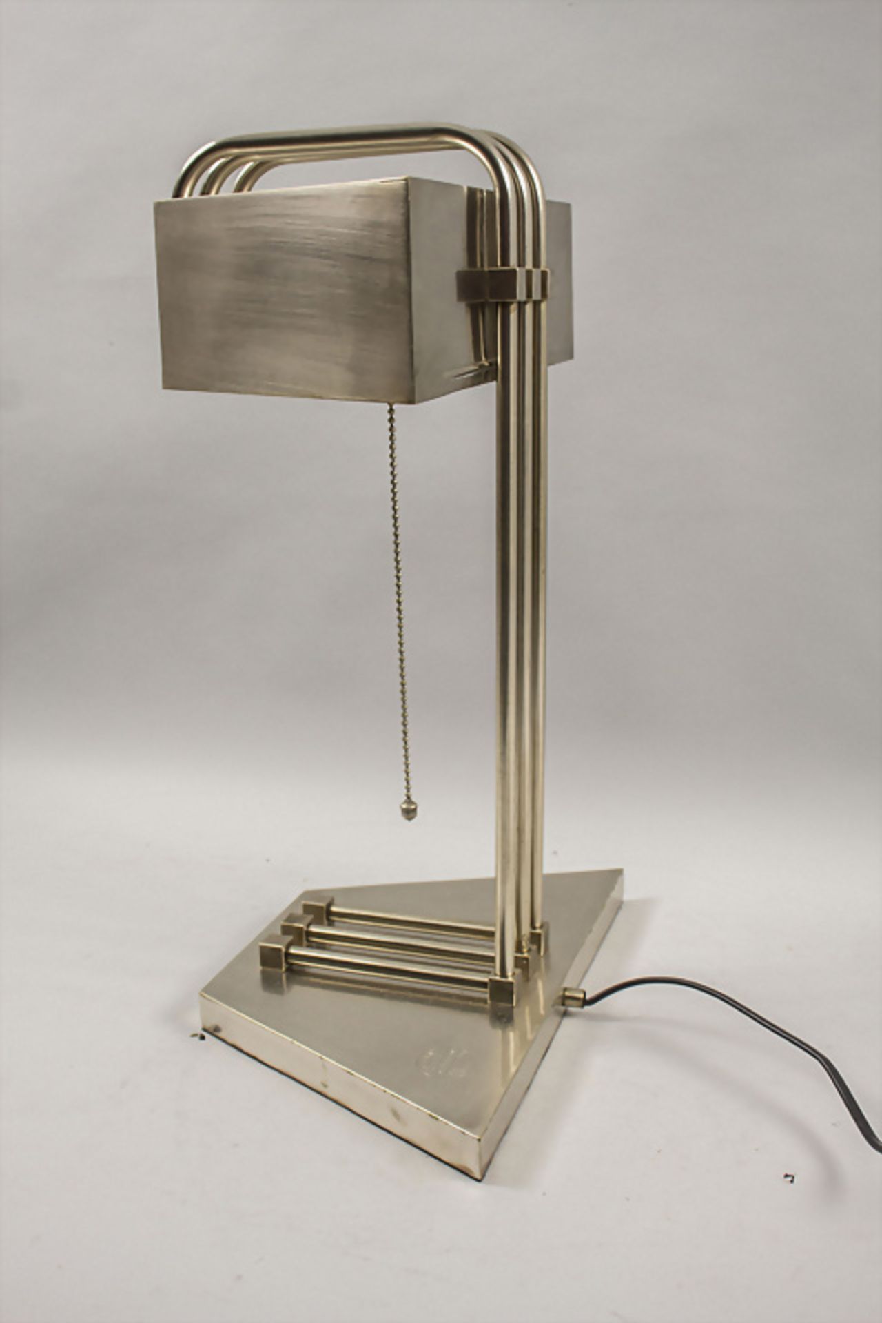 Bauhaus-Design Tischlampe / A Bauhaus design desk lamp, Entwurf um 1925