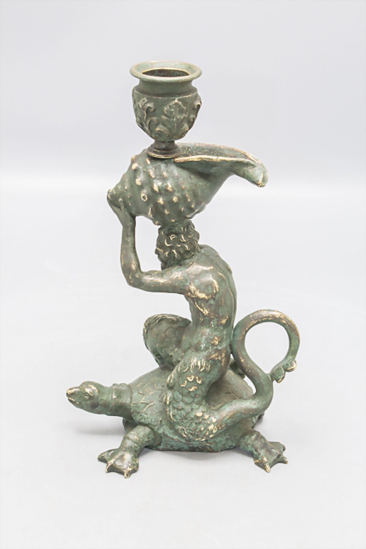 Bronzeleuchter 'Triton auf Schildkröte' / A bronze candle holder of a Triton on a tortoise, ... - Bild 3 aus 5