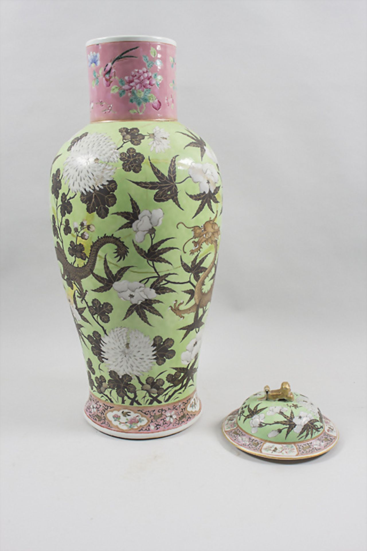 Große Drachen-Deckelvase / A large lidded dragon vase, China, Qing Dynastie (1644-1911), ... - Image 4 of 11