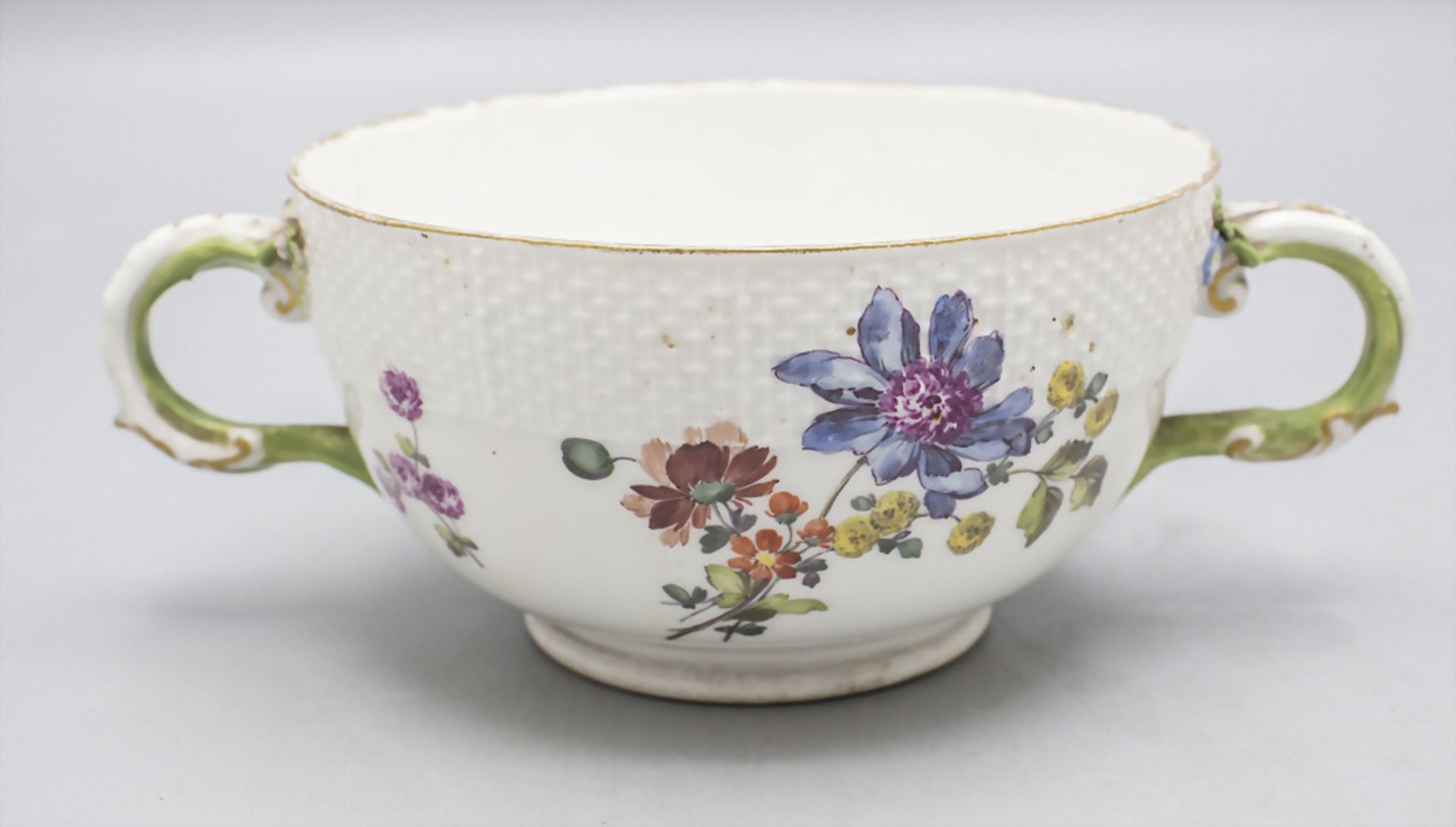 Doppelhenkelschale mit Blumenmalerei / A two handled bowl with flowers Meissen, Mitte 18. Jh. - Image 3 of 8