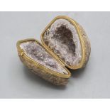 Aufklappbare Amethyst-Druse / An amethyst druse with goldplated mount and hinge