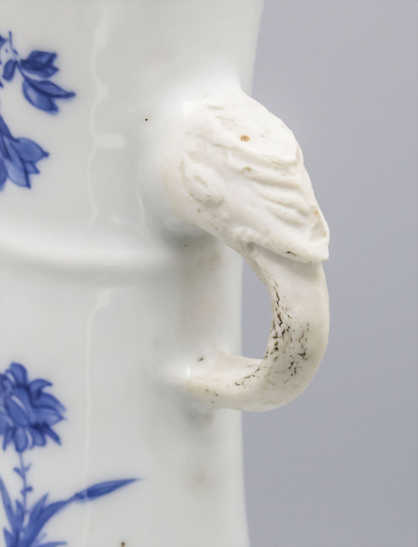 Vase / A porcelain vase, Qing-Dynastie (1644-1911), 18./19. Jh. - Bild 4 aus 5