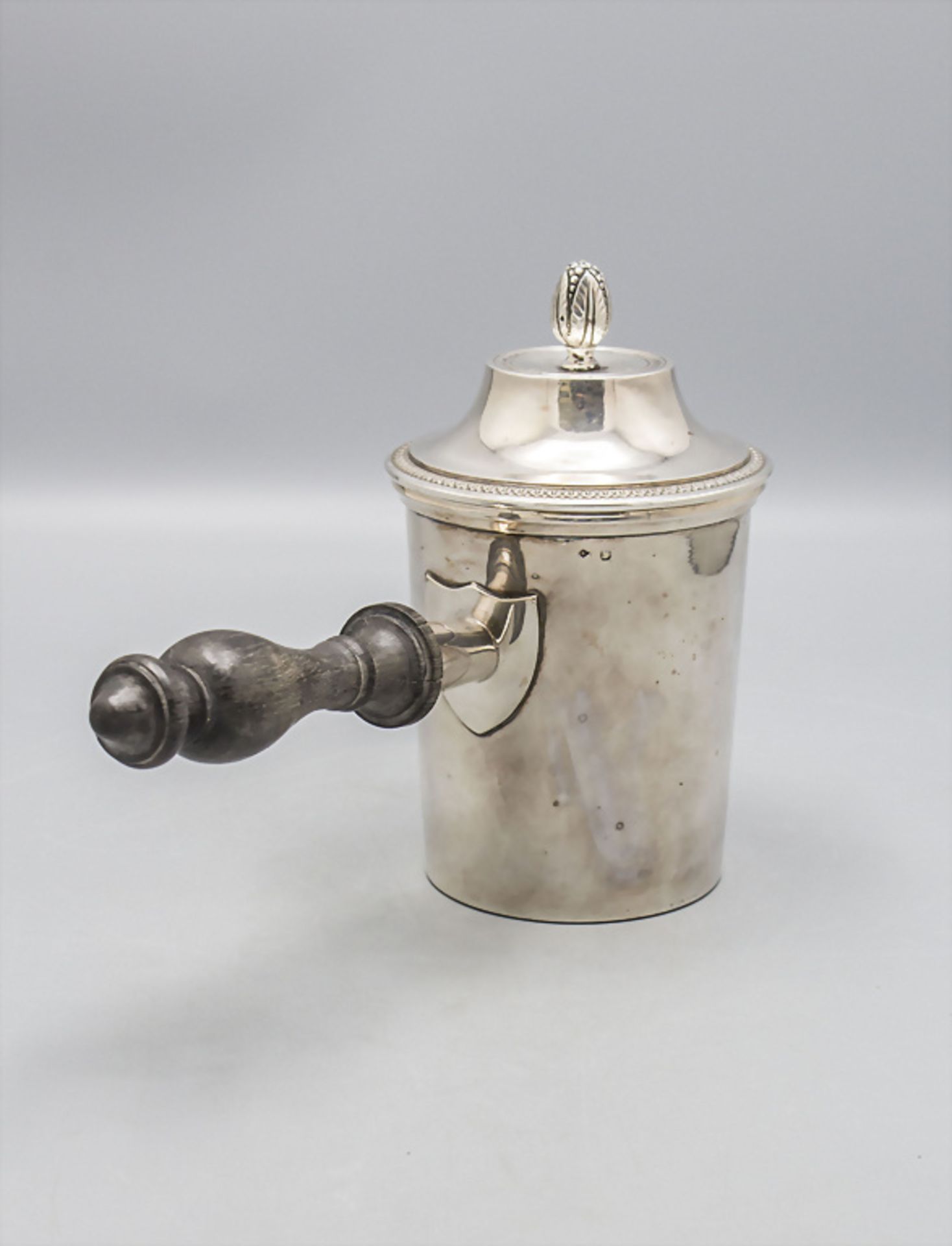 Deckelgefäß für heiße Milch / Laitière en argent massif / A silver lidded pot for hot milk ... - Image 2 of 8