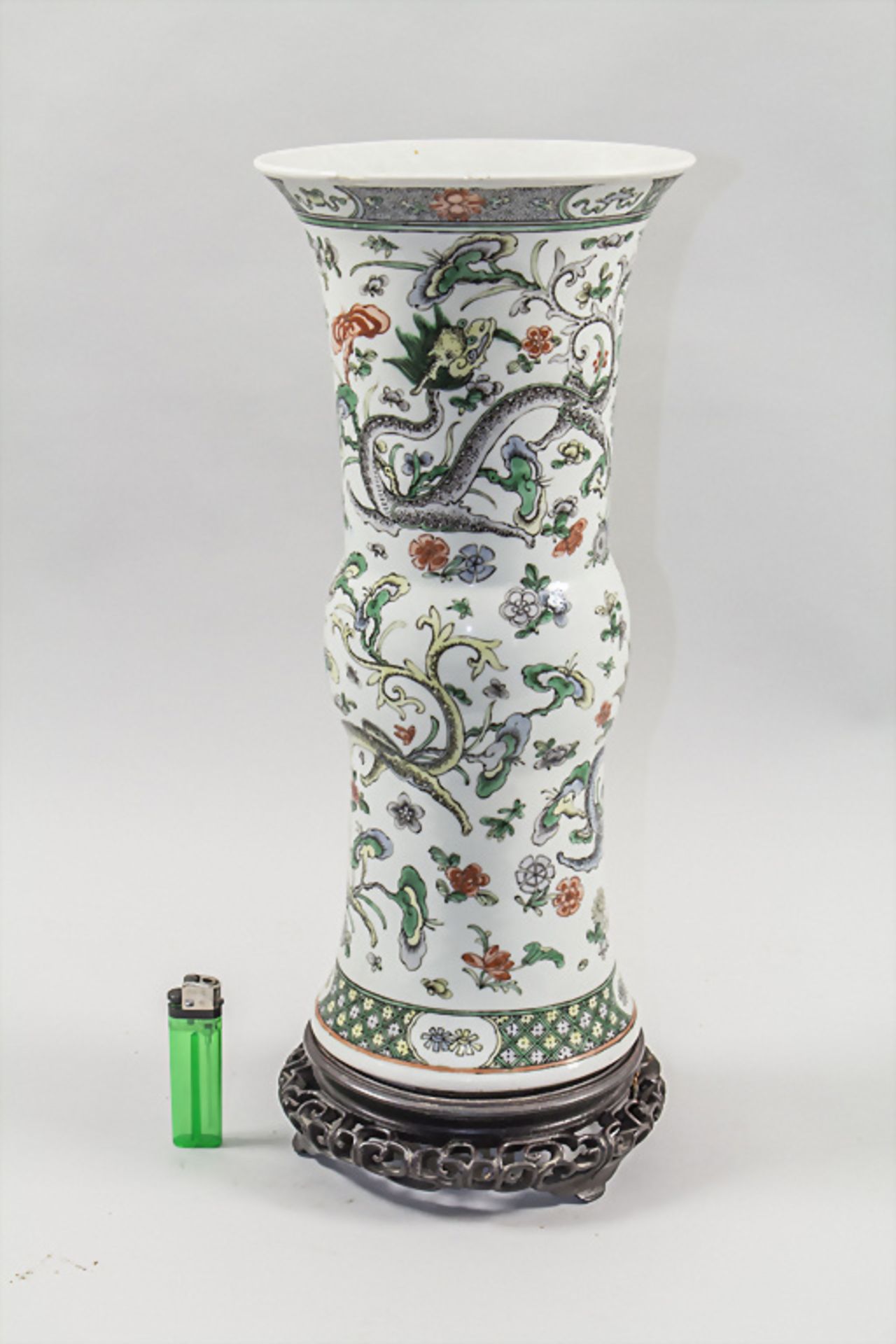 Vase mit Holzstand / A vase with wooden stand, China, Qing-Dynastie (1644-1911), 18./19. Jh. - Bild 2 aus 7