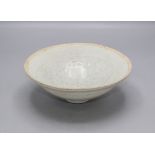 Kumme / A porcelain bowl, China, Yuan/Song-Dynastie, wohl 12./13. Jh.