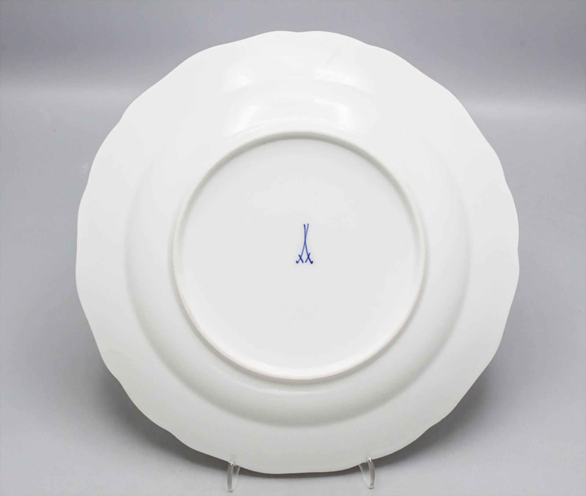 Speiseteller 'Reicher Drache' / A dinner plate with 'Rich Dragon' decoration, Meissen, Ende 19. Jh. - Image 3 of 3