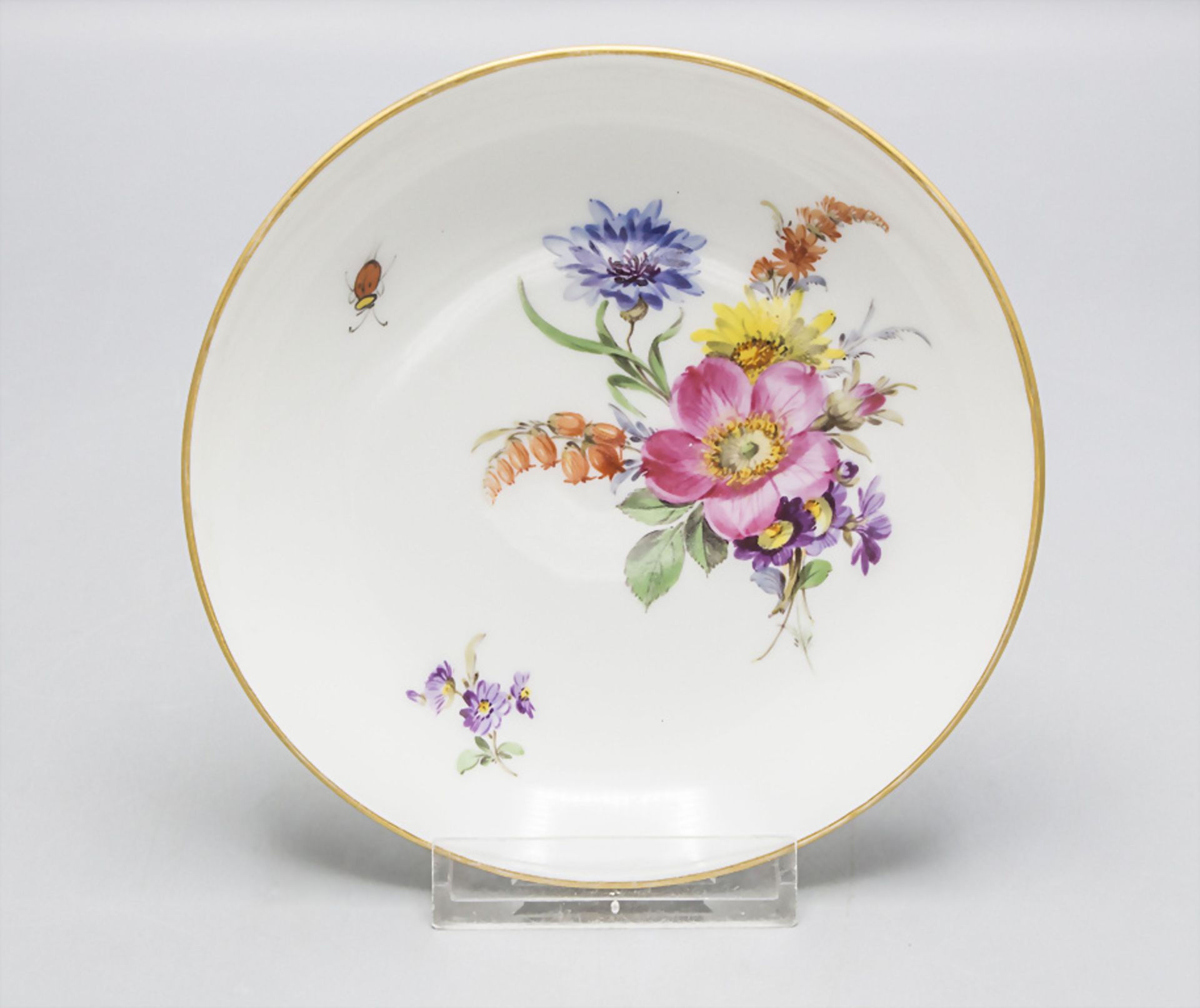 Zierschale mit Blumenbouquet und Insekt / A decorative dish with flowers and a beetle, ...