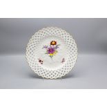 Durchbruchteller mit Blumenmalerei / A reticulated plate with flowers, Meissen, Punktzeit 1763-1774