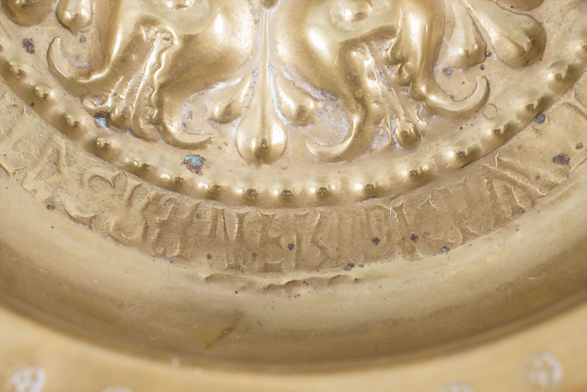 Kleine Beckenschlägerschüssel / A small brass bowl, wohl Nürnberg, 16./17. Jh. - Bild 5 aus 6