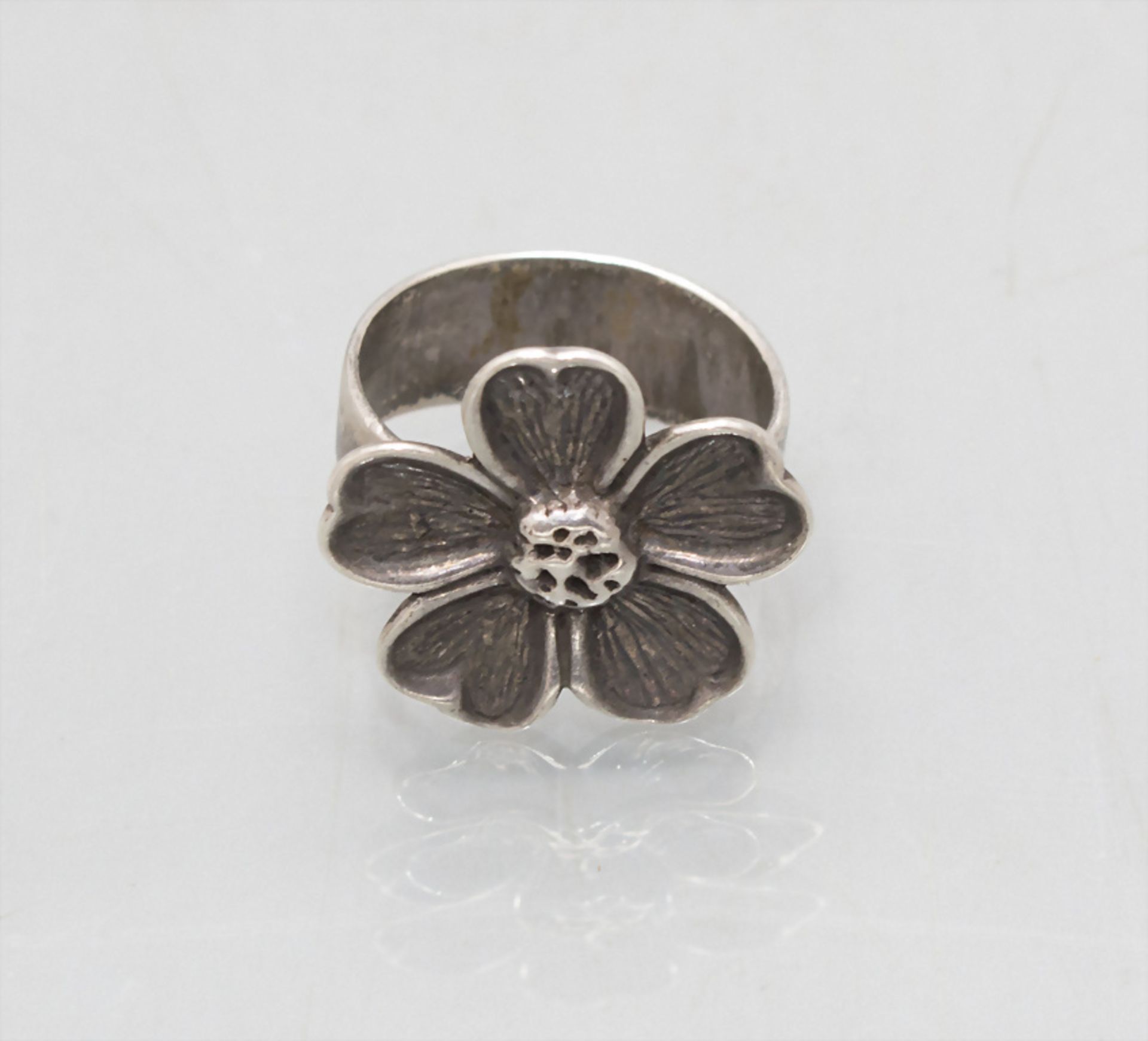 Ring mit großer Blüte / A Sterling silver ring with a large blossom, 1970er Jahre - Bild 3 aus 3