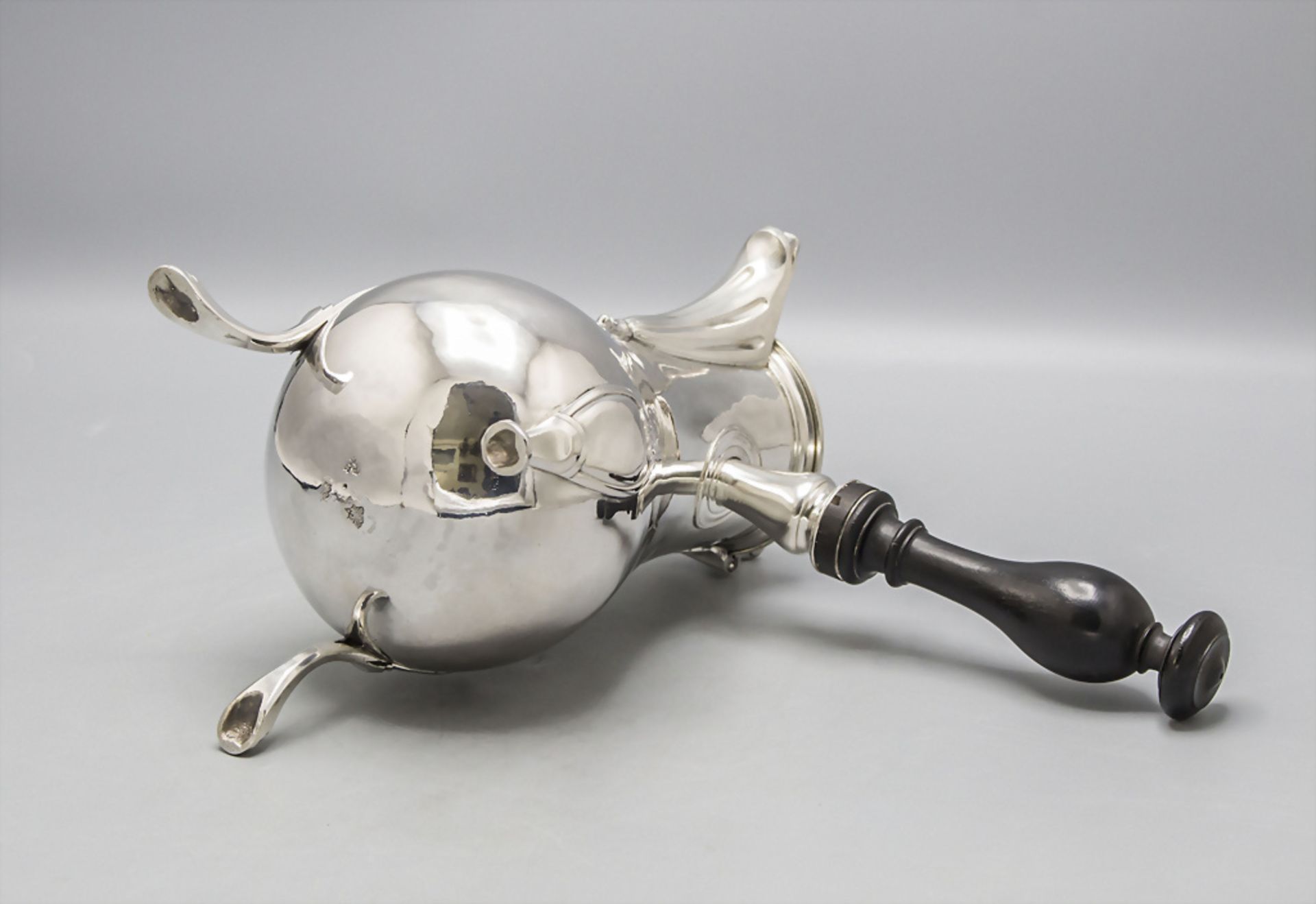 Barock Kaffeekanne / A Baroque silver coffee pot, Jacques Massé, Versailles, 1784 - Image 5 of 9