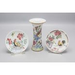 Konvolut 'Familie-Rose Porzellan' / A set of three 'Famille rose' porcelain pieces, Qianlong ...