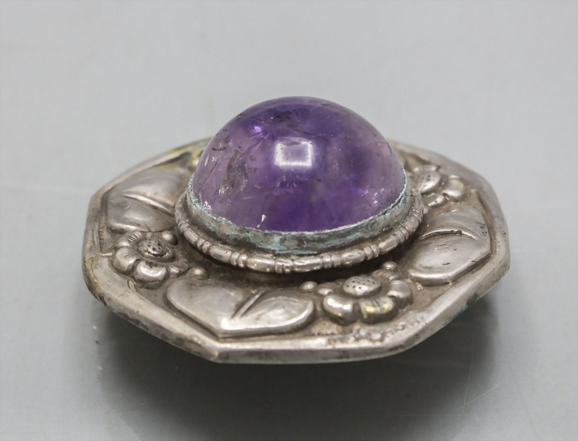 Jugendstil Brosche mit Amethyst / An Art Nouveau silver brooch with amethyst, wohl Pforzheim, ... - Bild 2 aus 3