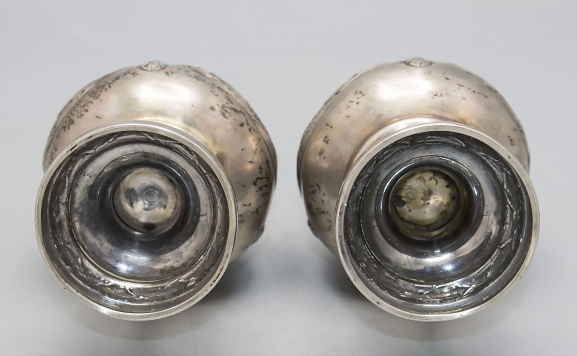 Paar Gewürzstreuer / A pair of silver condiment shakers, Neresheimer & Söhne, Hanau, Anfang 20. Jh. - Image 3 of 5