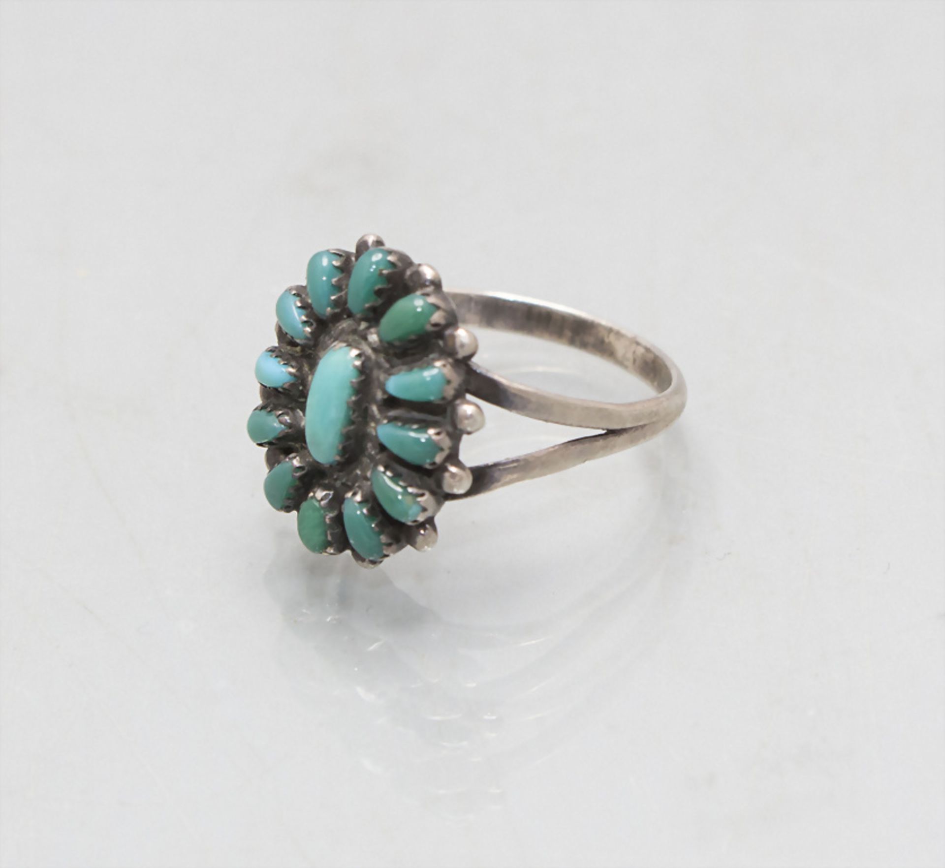Ring mit Türkisen / A silver ring with turquoise, Anfang 20. Jh. - Bild 2 aus 3