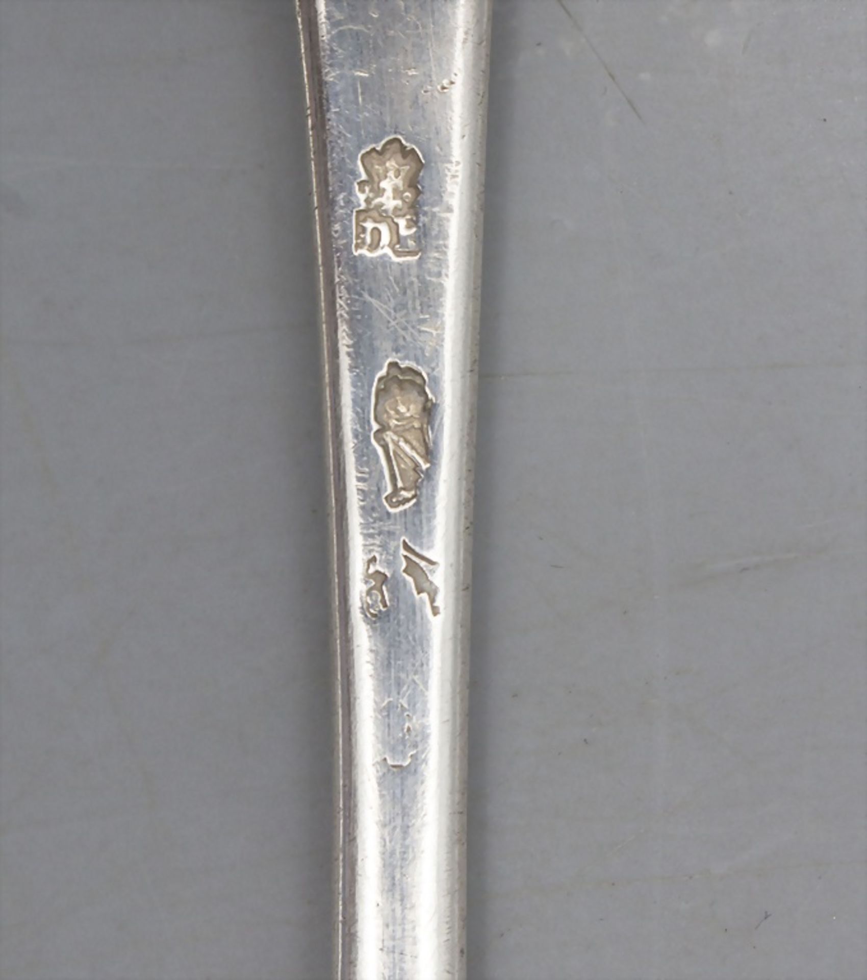 Ragout Löffel / Cuillère à ragout en argent massif / A large silver serving spoon, David ... - Image 2 of 4