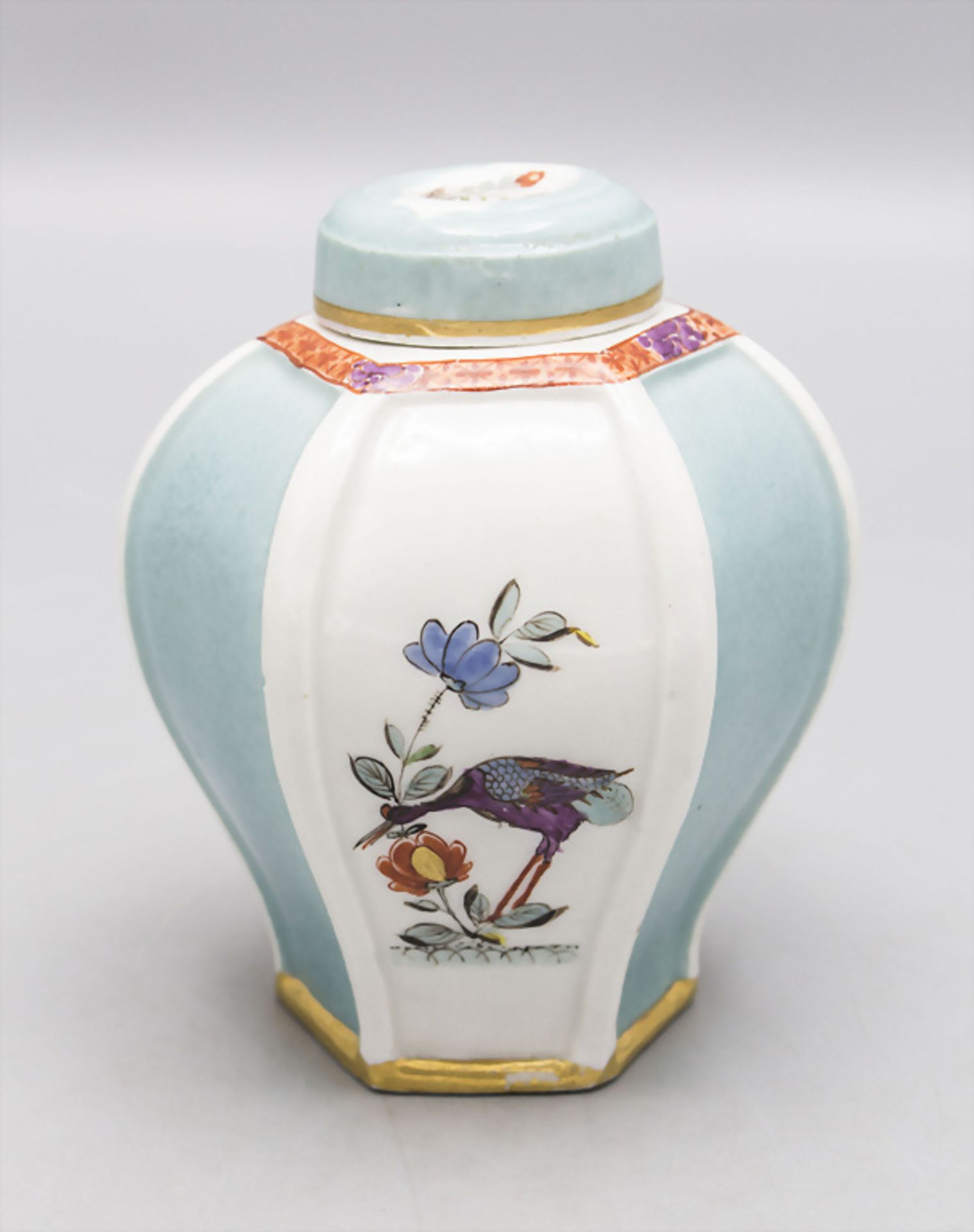 Frühe hexagonale Teedose mit Kakiemondekor / An early tea caddy with Kakiemon flowers, ... - Bild 2 aus 4