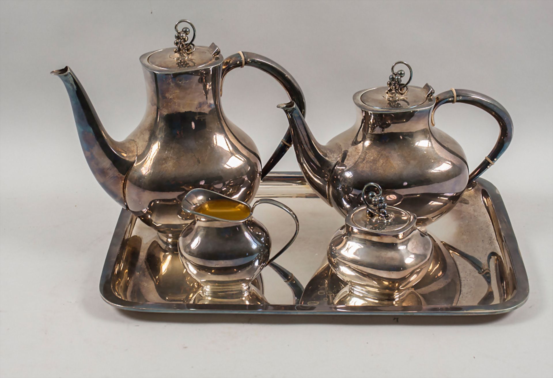 Kaffee- und Teekern / A silver coffee and tea set, Otto Wolter, Schwäbisch Gmünd, 20. Jh.