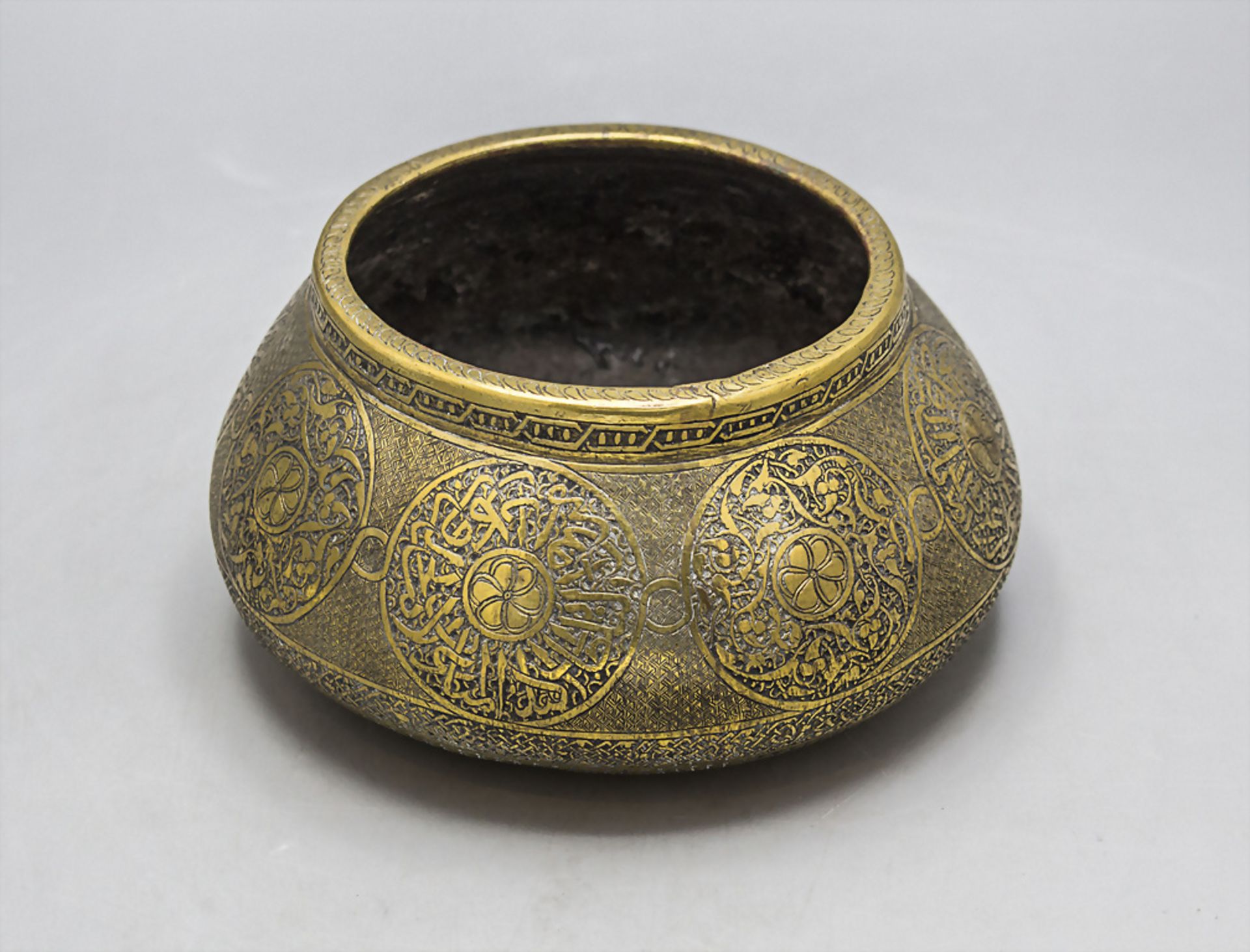 Schale / A brass bowl, Orient, 18./19. Jh.