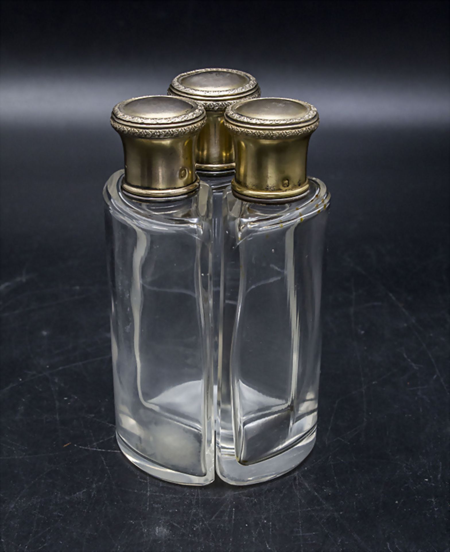 3 Parfümflakons im Lederetui / 3 perfume bottles with silver lid in a leather box, Victor ... - Bild 2 aus 6