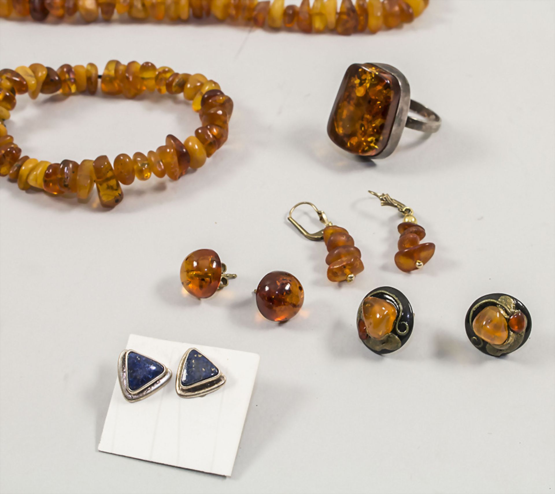 Großes Konvolut Bernstein-Schmuck / A large set of amber jewellery - Bild 4 aus 8