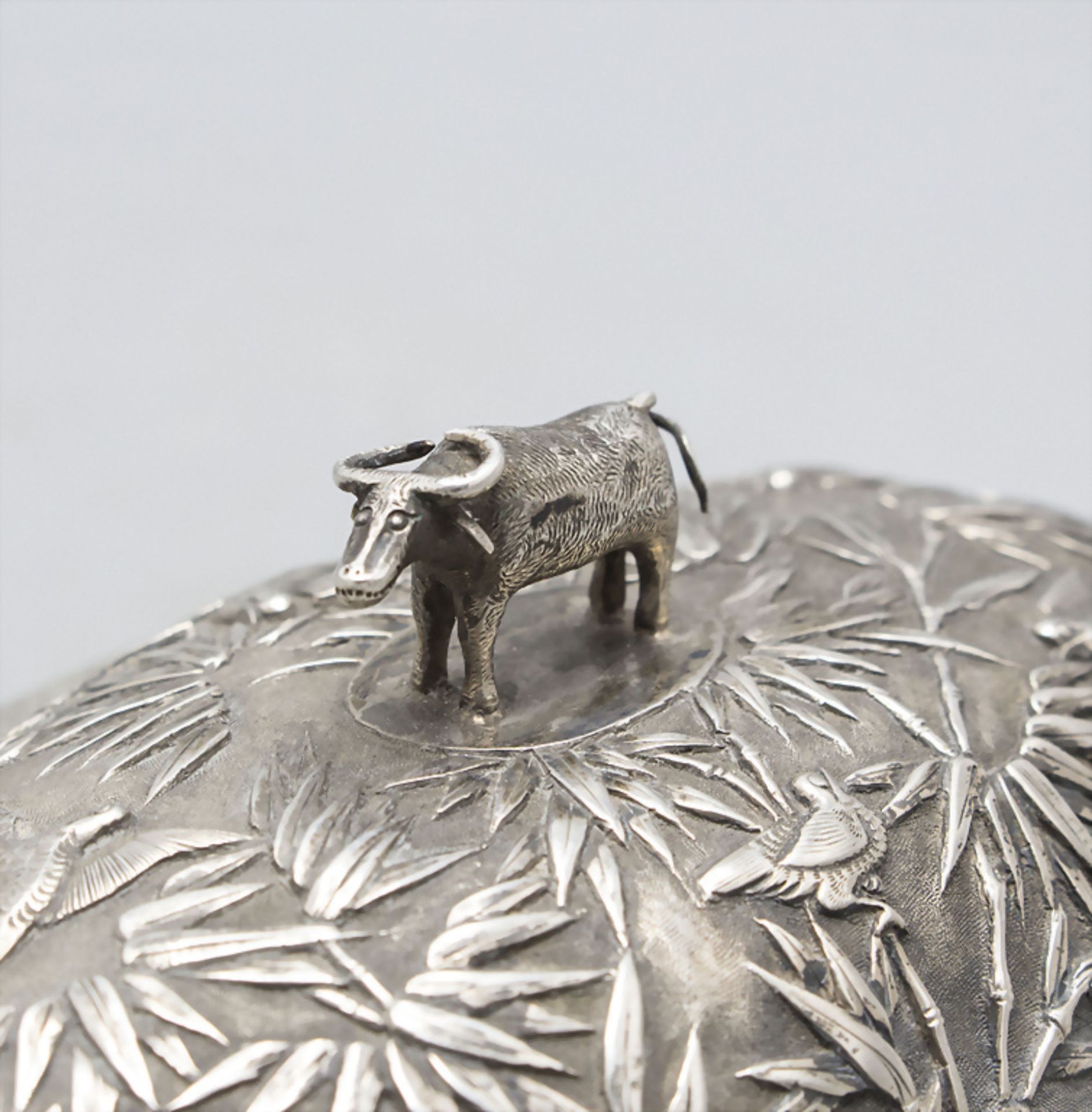 Export Silber Deckelterrine mit Platte / A Chinese export silver lidded tureen with stand, ... - Bild 10 aus 10