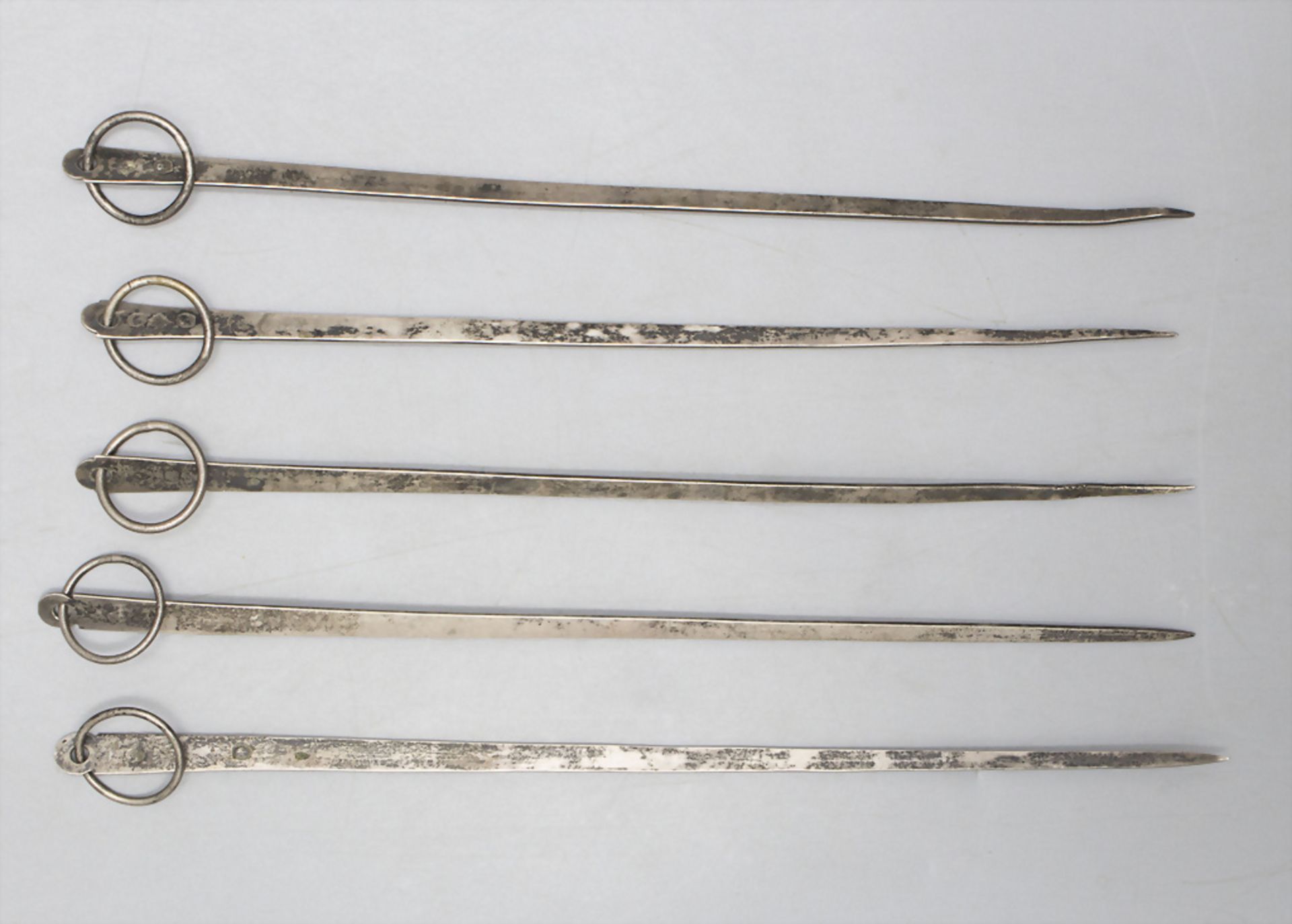 5 Fleischspieße / 5 silver meat skewers, Nimes, 1819-1839