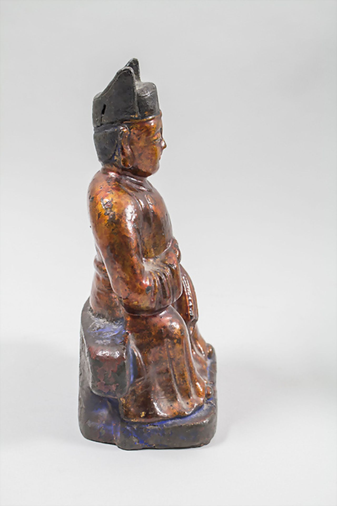 Herrscherfigur / A bronze figure of a sovereign, China, Ming-Dynastie (1368-1644) - Bild 4 aus 5