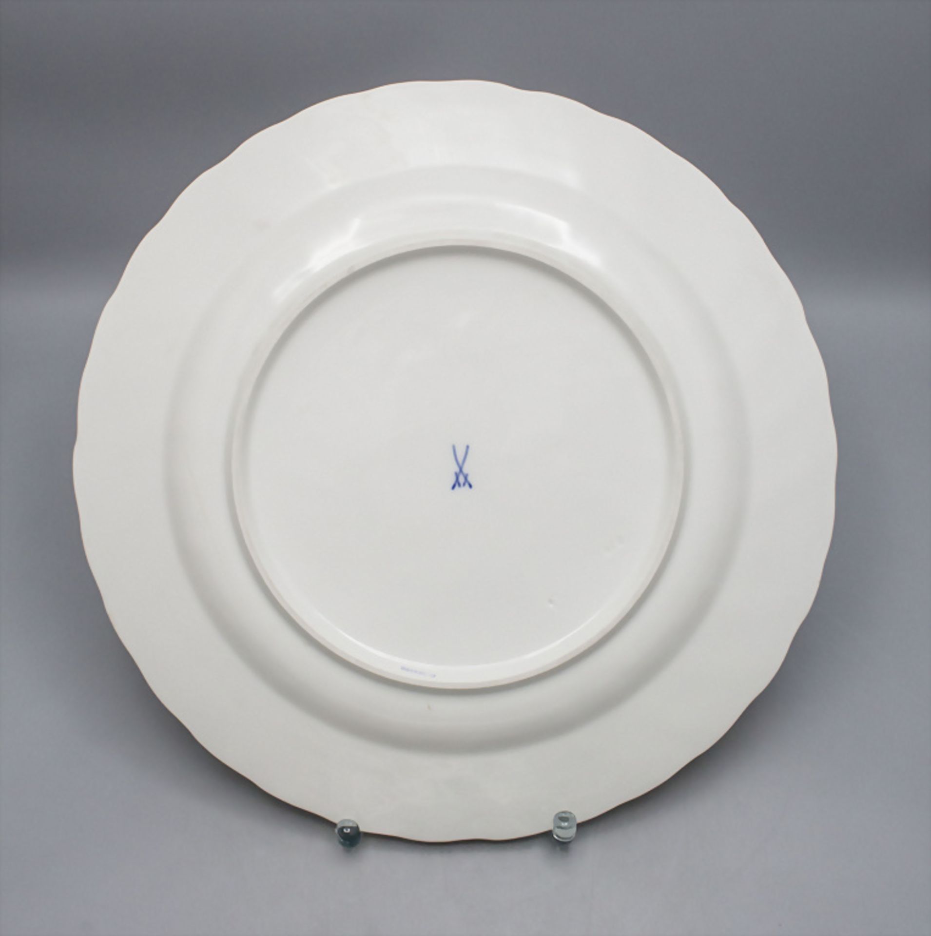 Großer Teller mit Schwanendekor / A large plate with swan decoration, Meissen, 1988 - Image 3 of 3