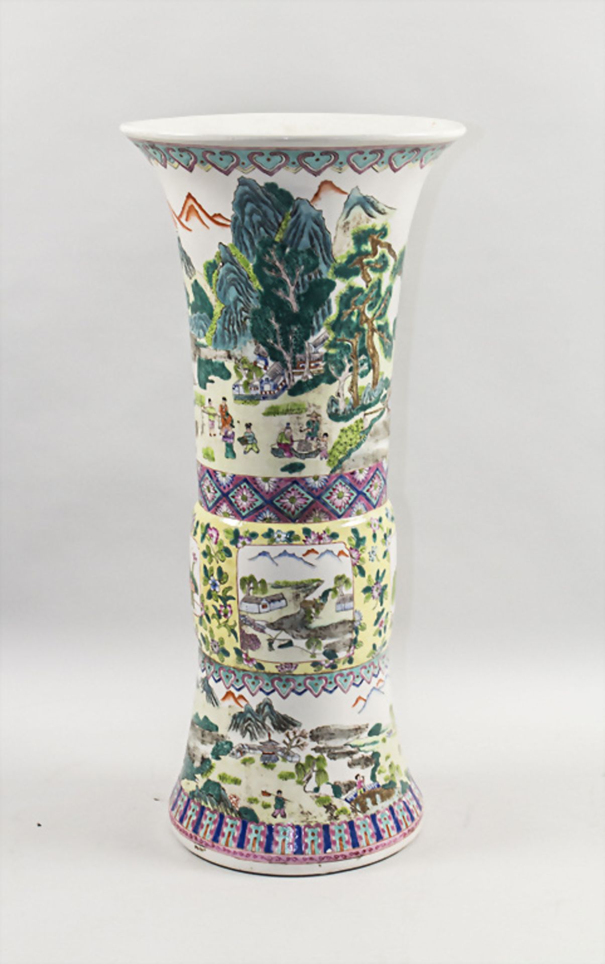 Große Gu Bodenvase / A large Gu vase, wohl Qing-Periode, China