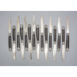 15 Obstmesser / 15 silver fruit knives, Frankreich, Paris, Mitte/Ende 19. Jh.