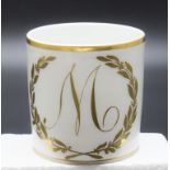 Biedermeier Tasse mit Buchstabe 'M' / A Biedermeier cup with the letter 'M', Nymphenburg, ...