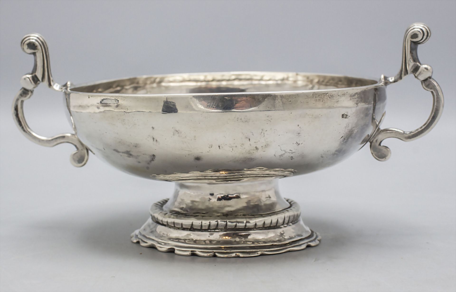 Hochzeitsschale / A silver wedding bowl / Coupe de mariage, J. Soldat, Mâcon, um 1760 - Bild 2 aus 6