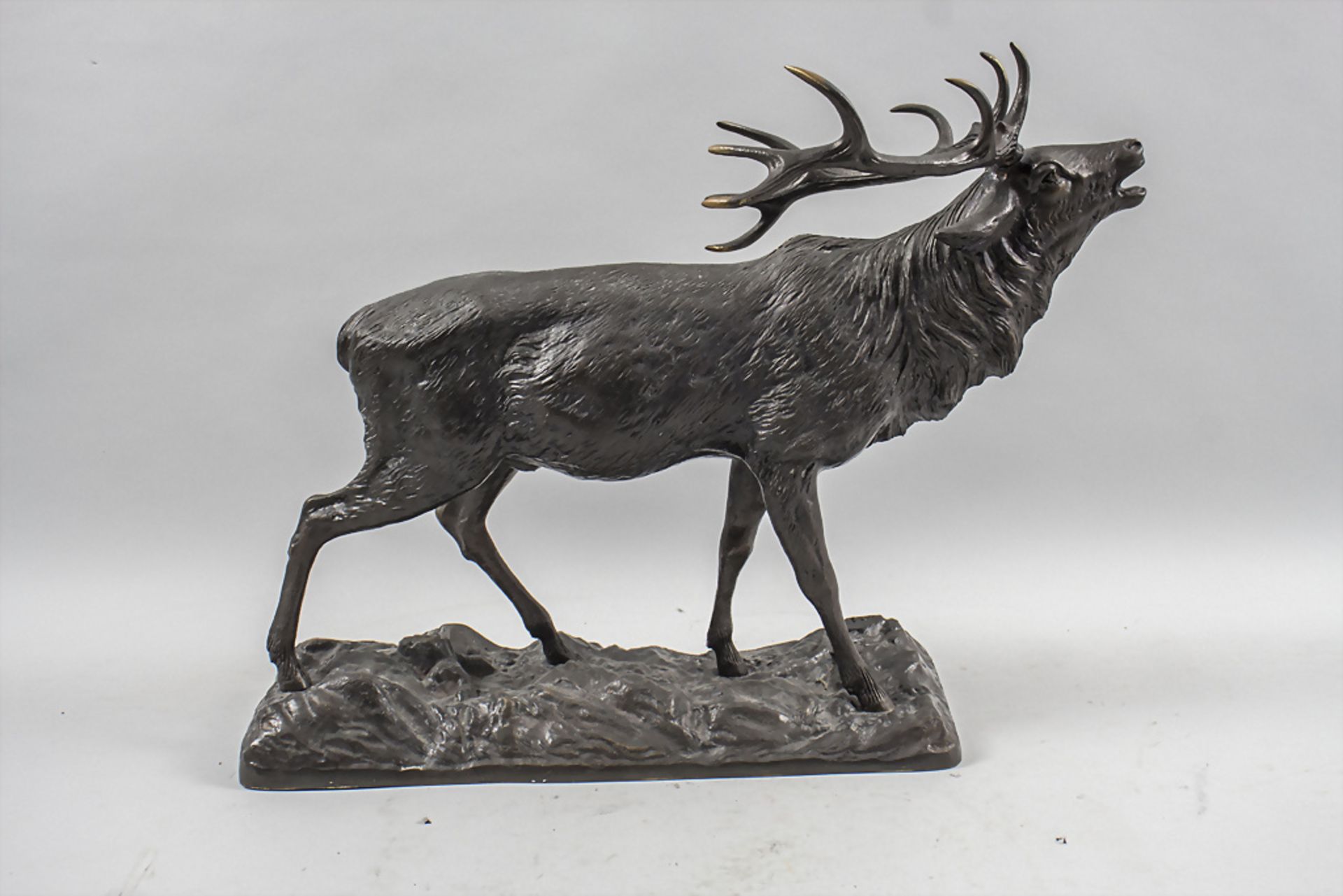 Bronzeplastik 'Röhrender Hirsch - 10-Ender' / Bronze sculpture of a roaring deer - Image 5 of 10