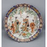 Großer Teller / A large plate, wohl Famille Rose, wohl China, 18. Jh.